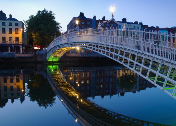 Ha'penny bridge and River Liffey at night, Dublin, Ireland